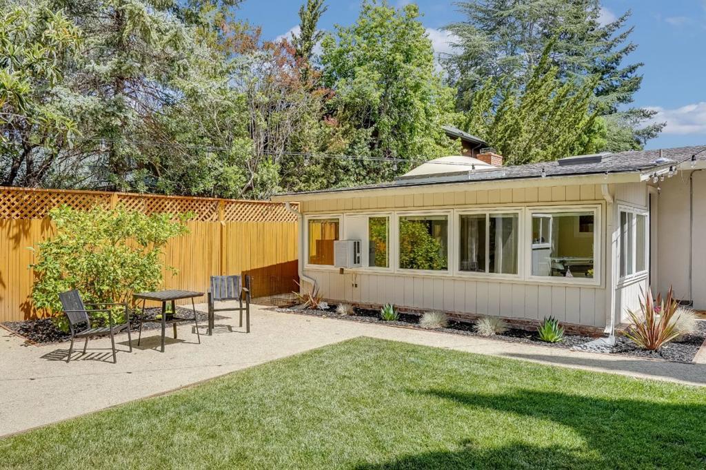 W Oakwood Boulevard Property Photo 23