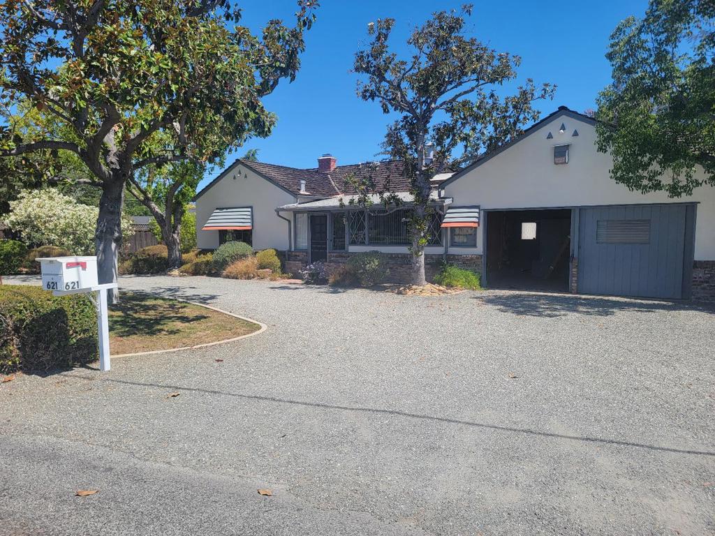 621 W Parr Avenue Property Photo 6