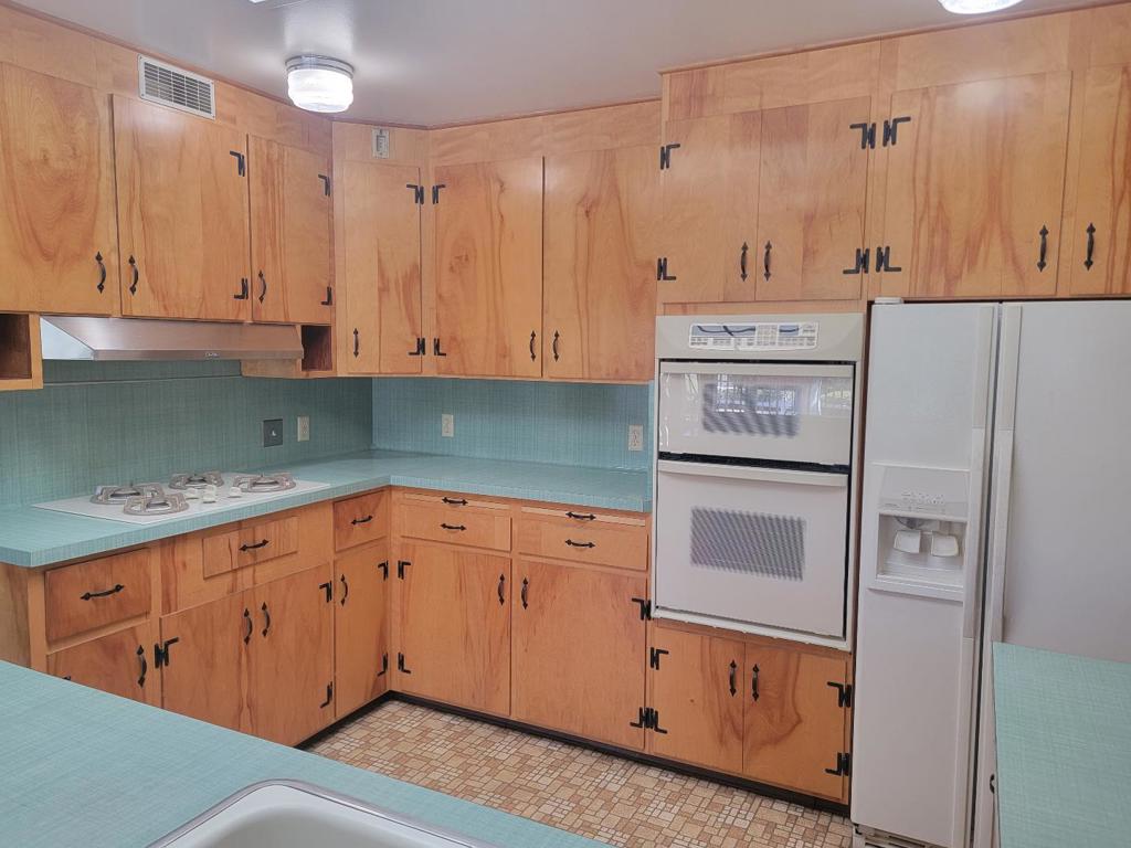 621 W Parr Avenue Property Photo 15
