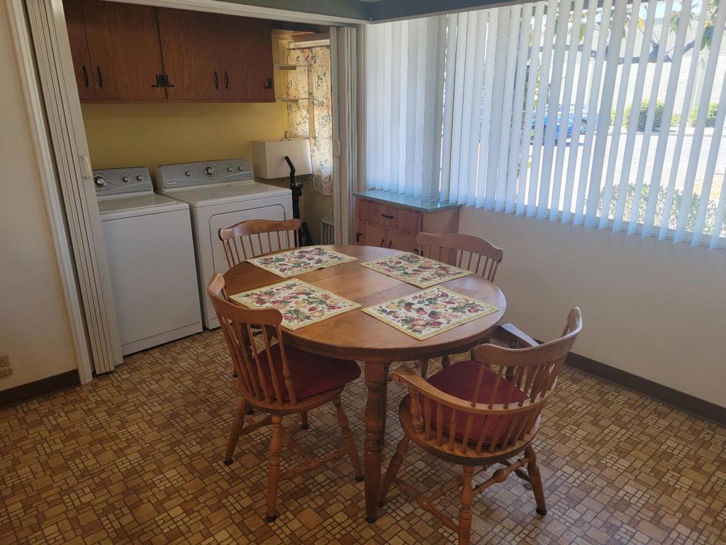 621 W Parr Avenue Property Photo 16