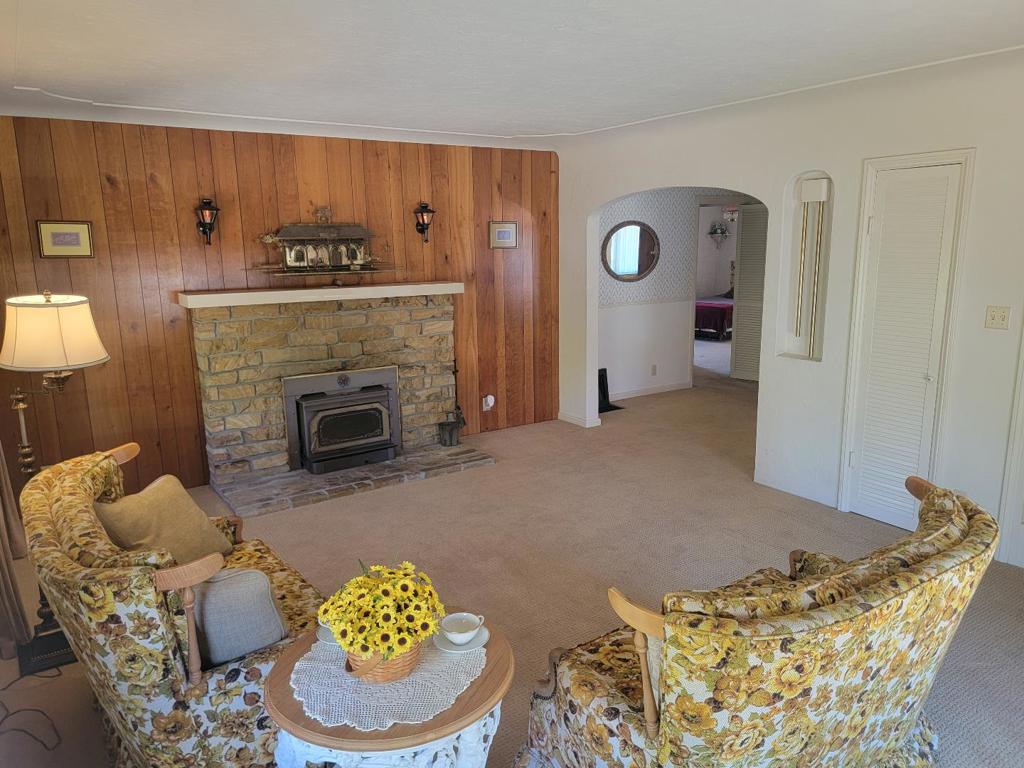 621 W Parr Avenue Property Photo 19