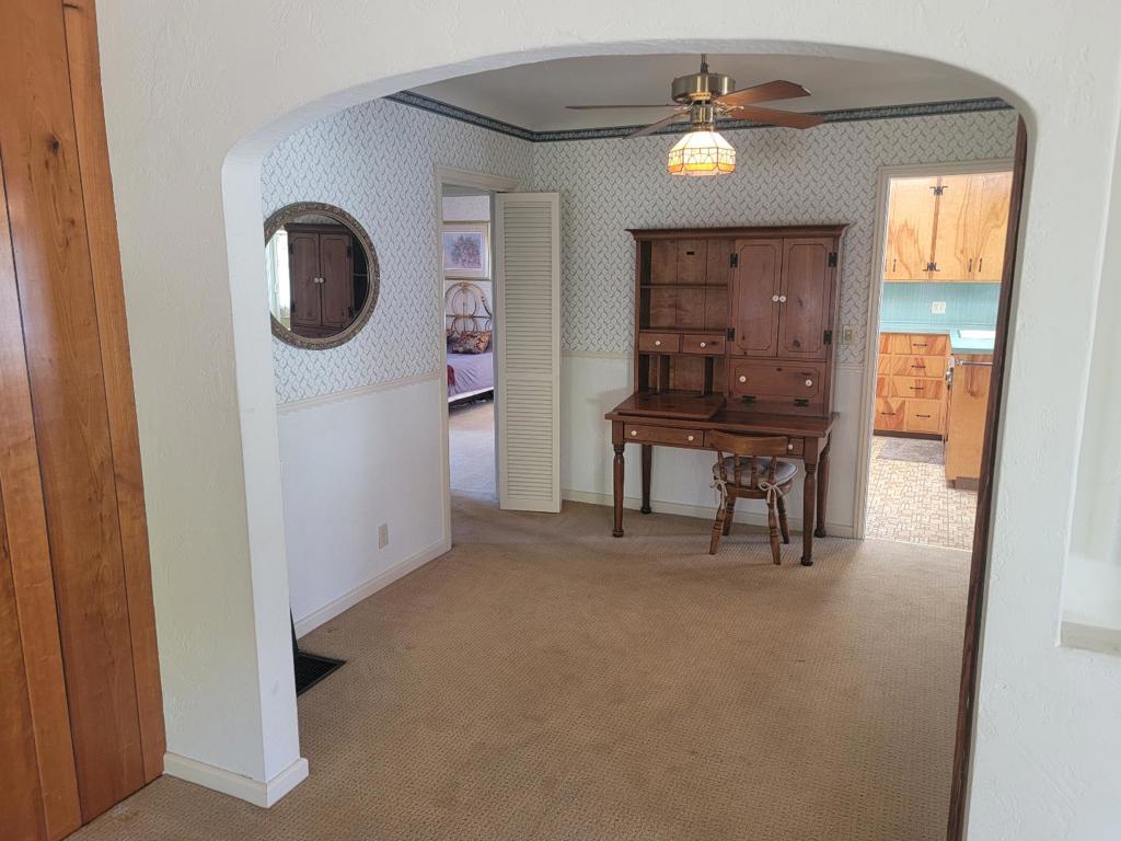 621 W Parr Avenue Property Photo 20