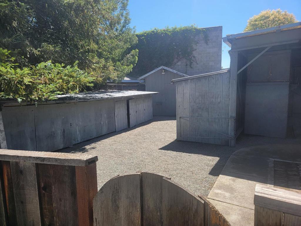 621 W Parr Avenue Property Photo 31