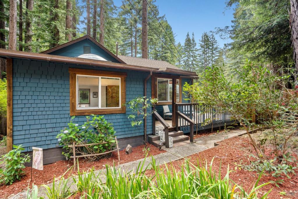 564 Lilac Avenue Property Photo 2