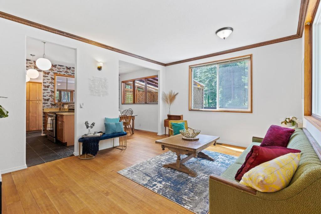 564 Lilac Avenue Property Photo 3
