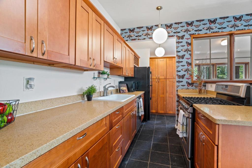 564 Lilac Avenue Property Photo 7