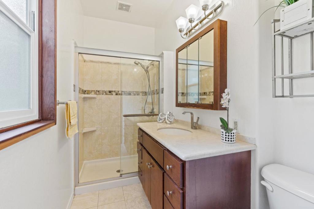 564 Lilac Avenue Property Photo 11