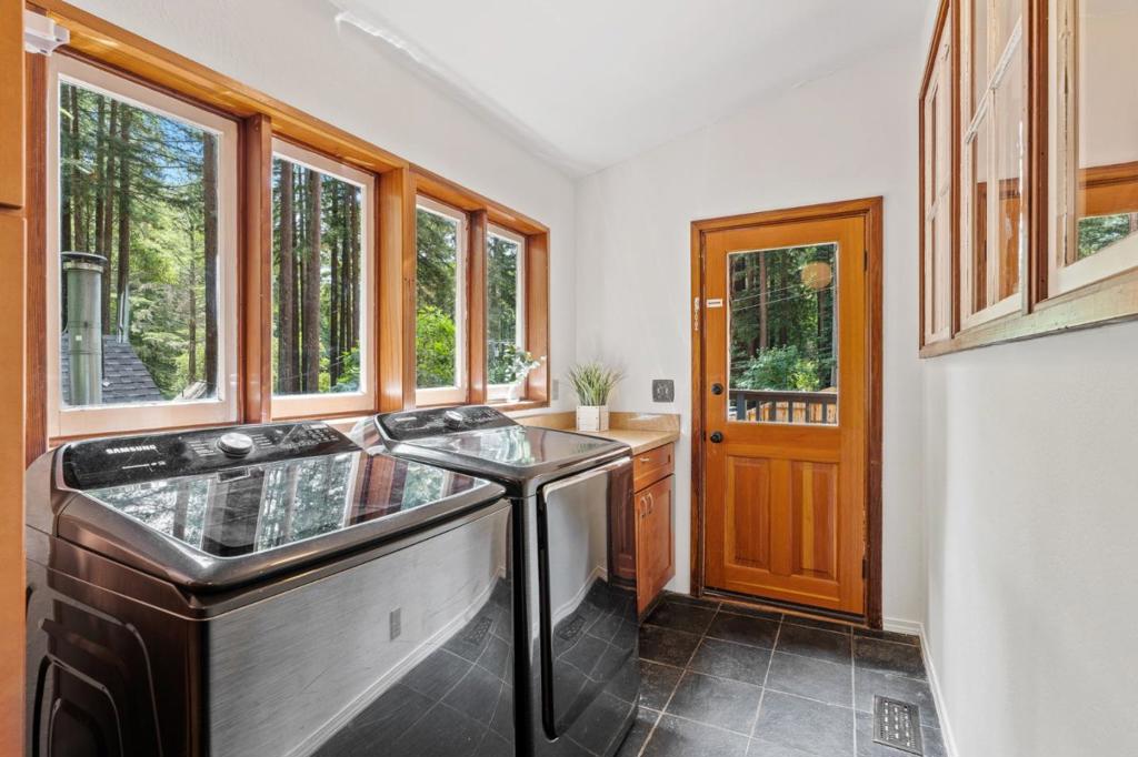 564 Lilac Avenue Property Photo 14
