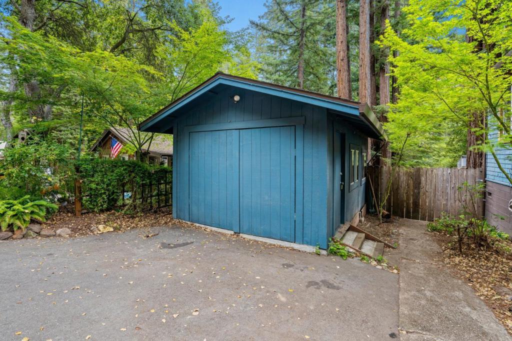 564 Lilac Avenue Property Photo 38
