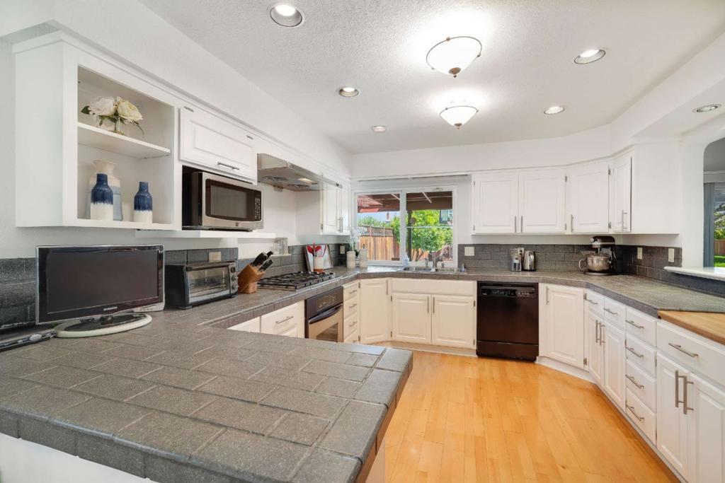 ML81898575 Property Photo 13