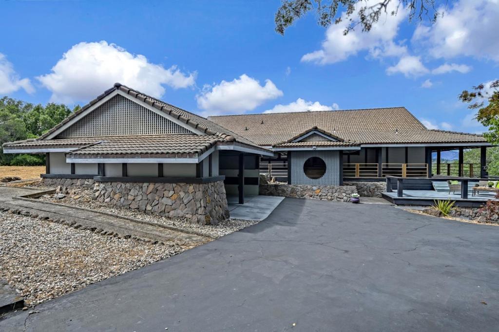 ML81899395 Property Photo 2