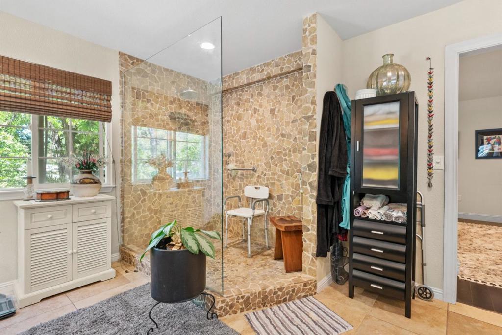13550 Uvas Road Property Photo 10