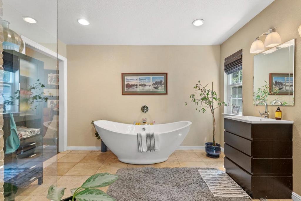 13550 Uvas Road Property Photo 11