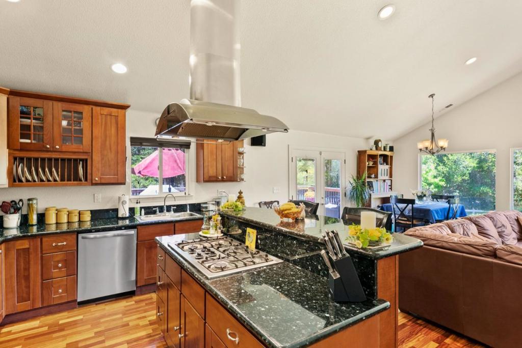 13550 Uvas Road Property Photo 19