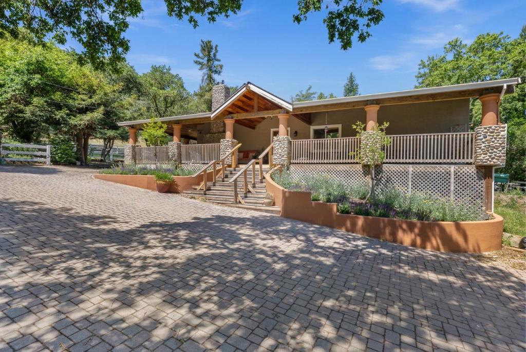 13550 Uvas Road Property Photo 32