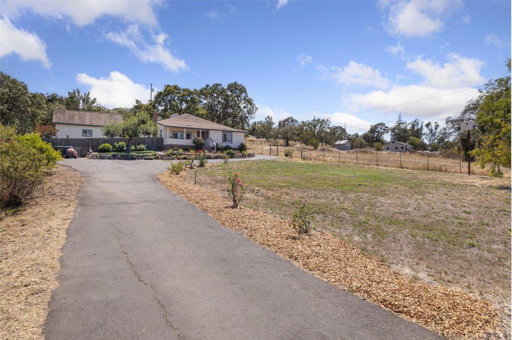 7736 Gravenstein Highway Property Photo 3