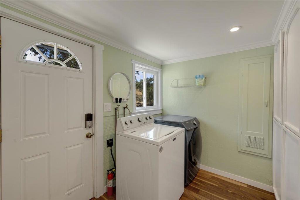 7736 Gravenstein Highway Property Photo 16