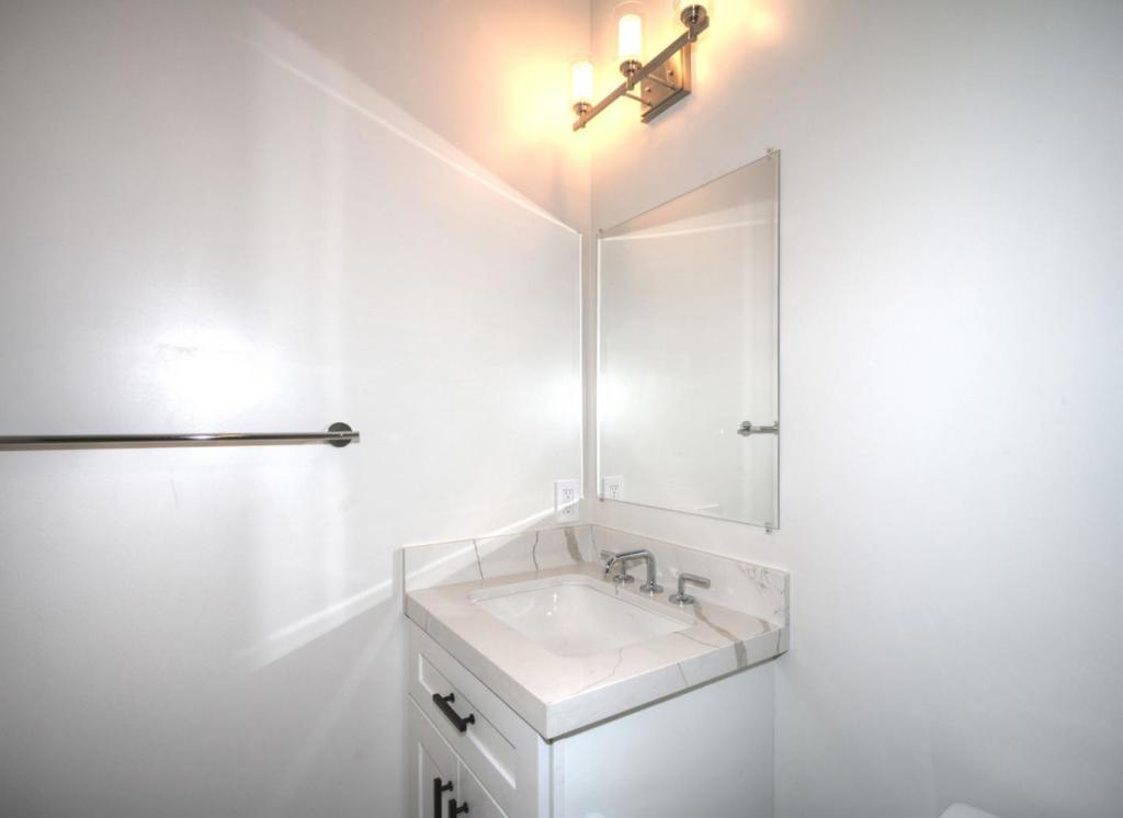 W Hudson Street Property Photo 29