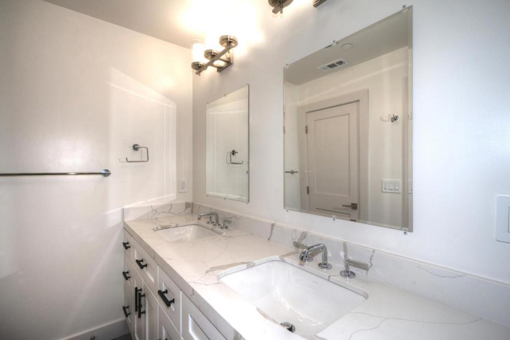 W Hudson Street Property Photo 32