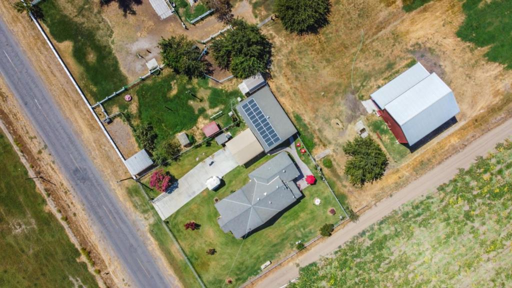 22782 Third Avenue Property Photo 6