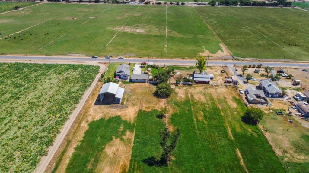 22782 Third Avenue Property Photo 8