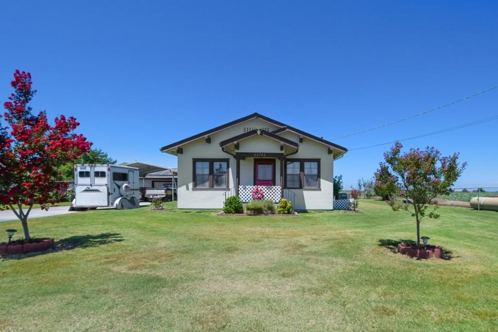 22782 Third Avenue Property Photo 10