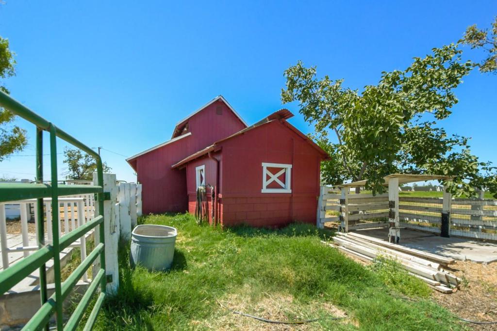 22782 Third Avenue Property Photo 39