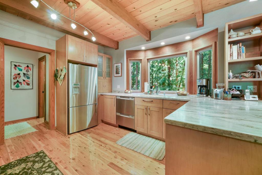 17388 Tressel Pass Road Property Photo 20