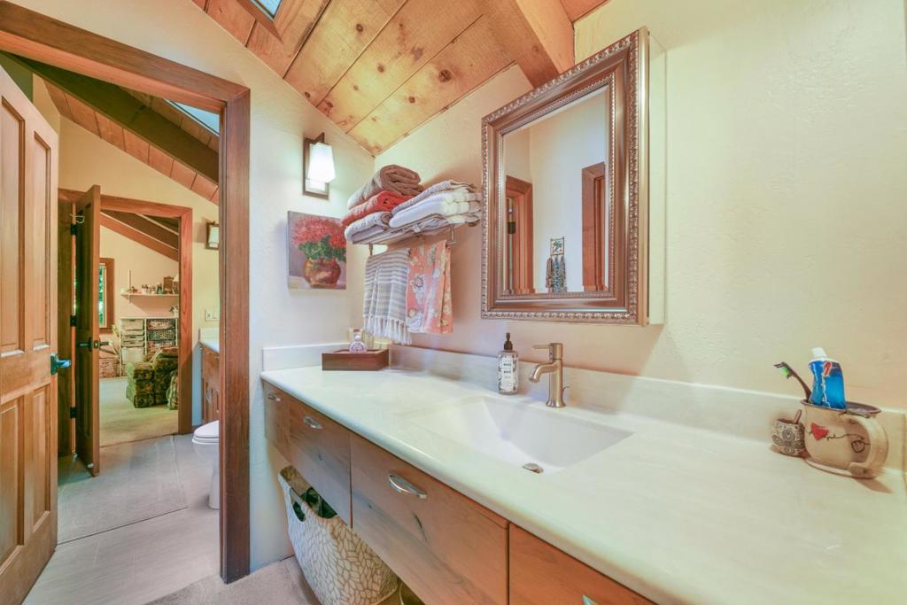 17388 Tressel Pass Road Property Photo 34