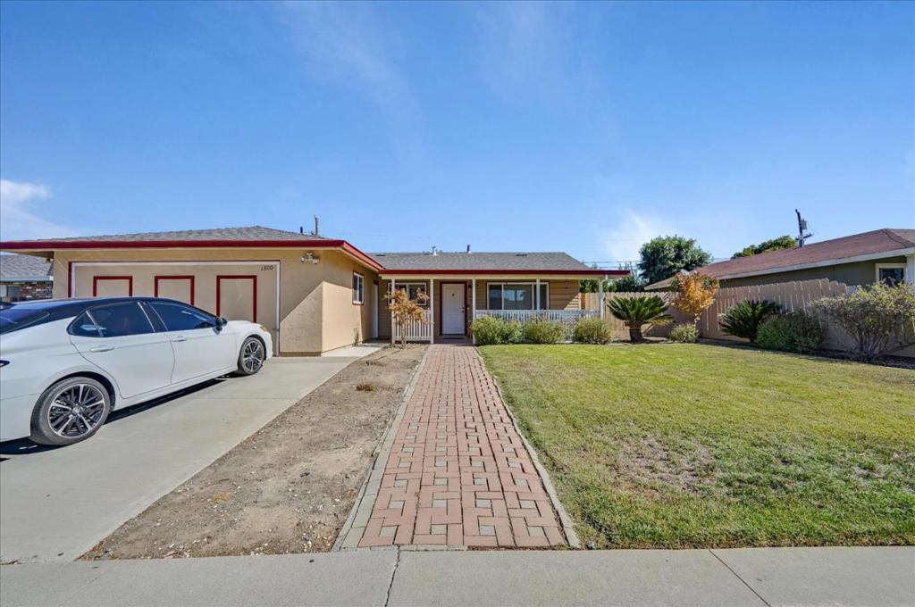 1300 Mesa Drive Property Photo 1