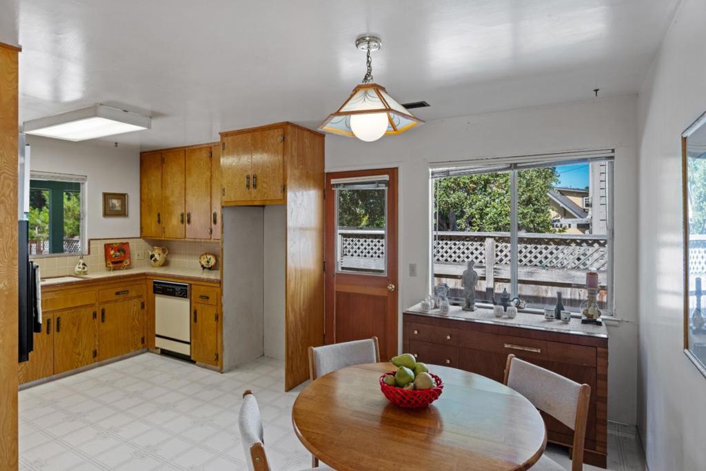 1186 Jewell Avenue Property Photo 11