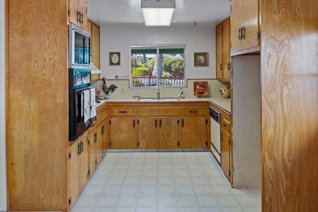 1186 Jewell Avenue Property Photo 12