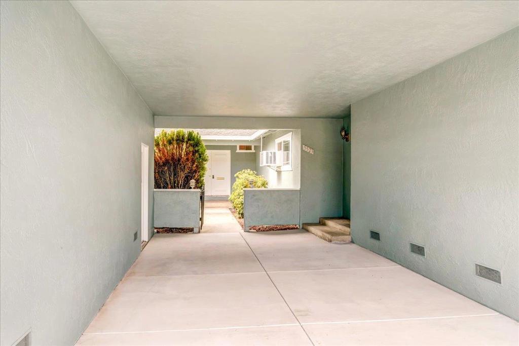 5523 Thornwood Drive Property Photo 3