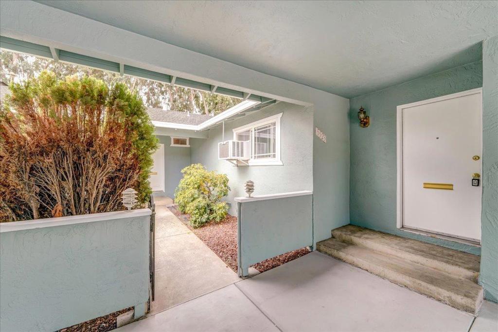 5523 Thornwood Drive Property Photo 4