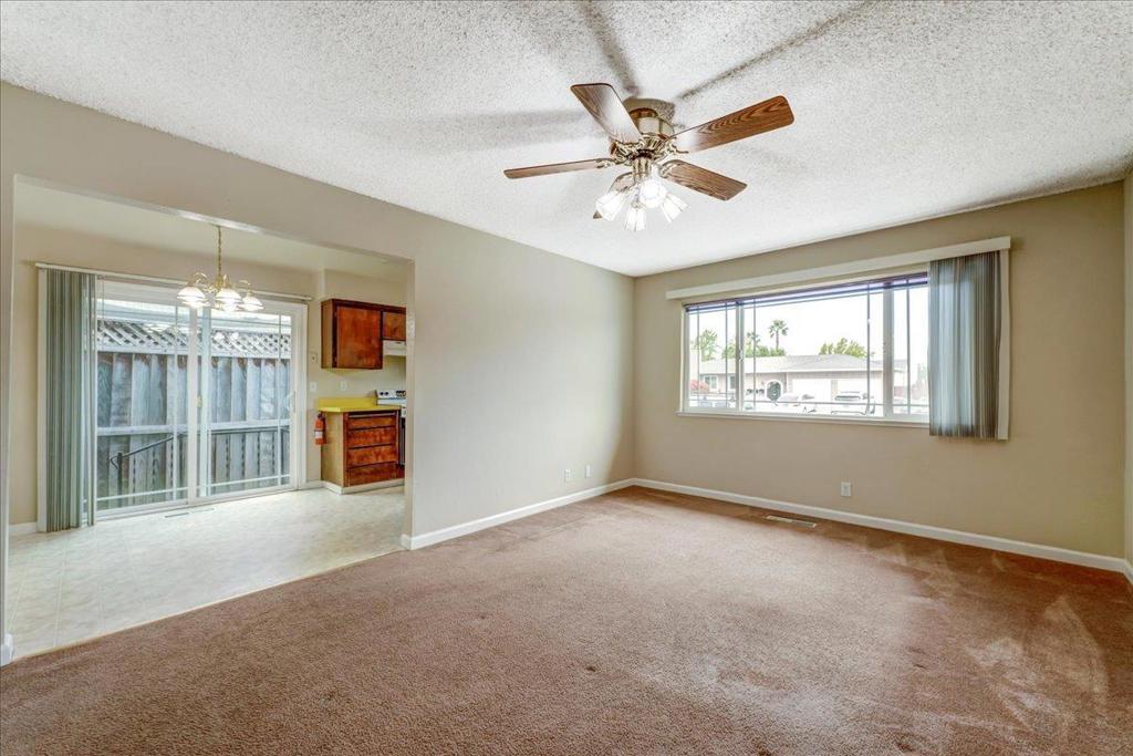 5523 Thornwood Drive Property Photo 7