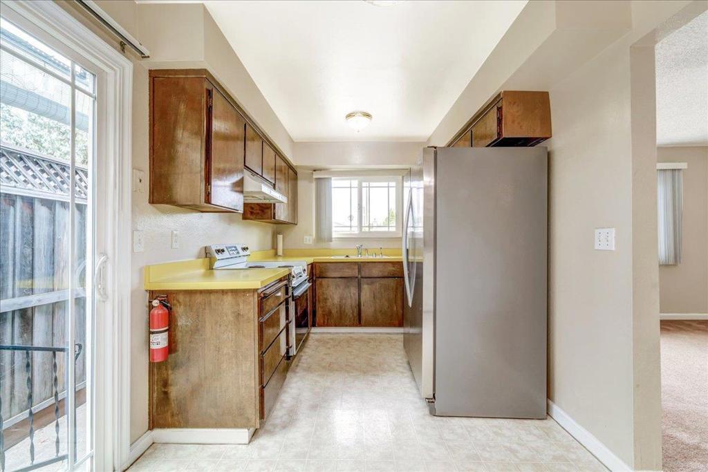 5523 Thornwood Drive Property Photo 11