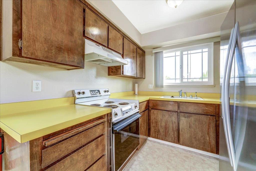 5523 Thornwood Drive Property Photo 12