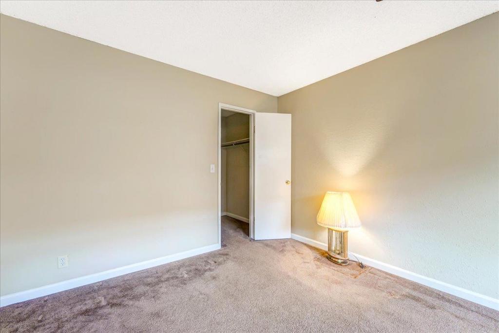 5523 Thornwood Drive Property Photo 22