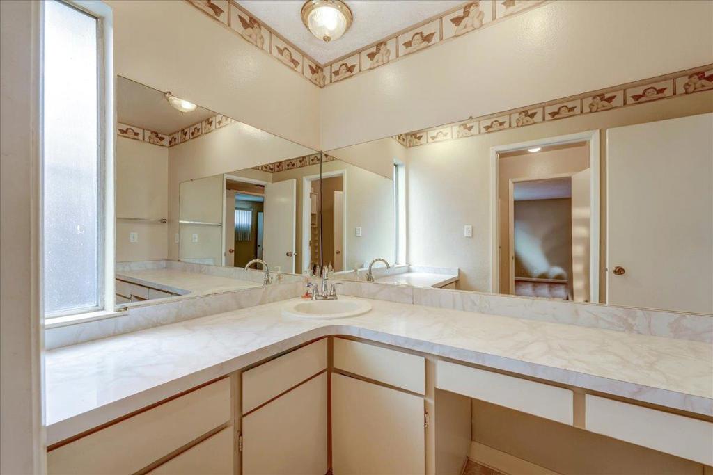 5523 Thornwood Drive Property Photo 28