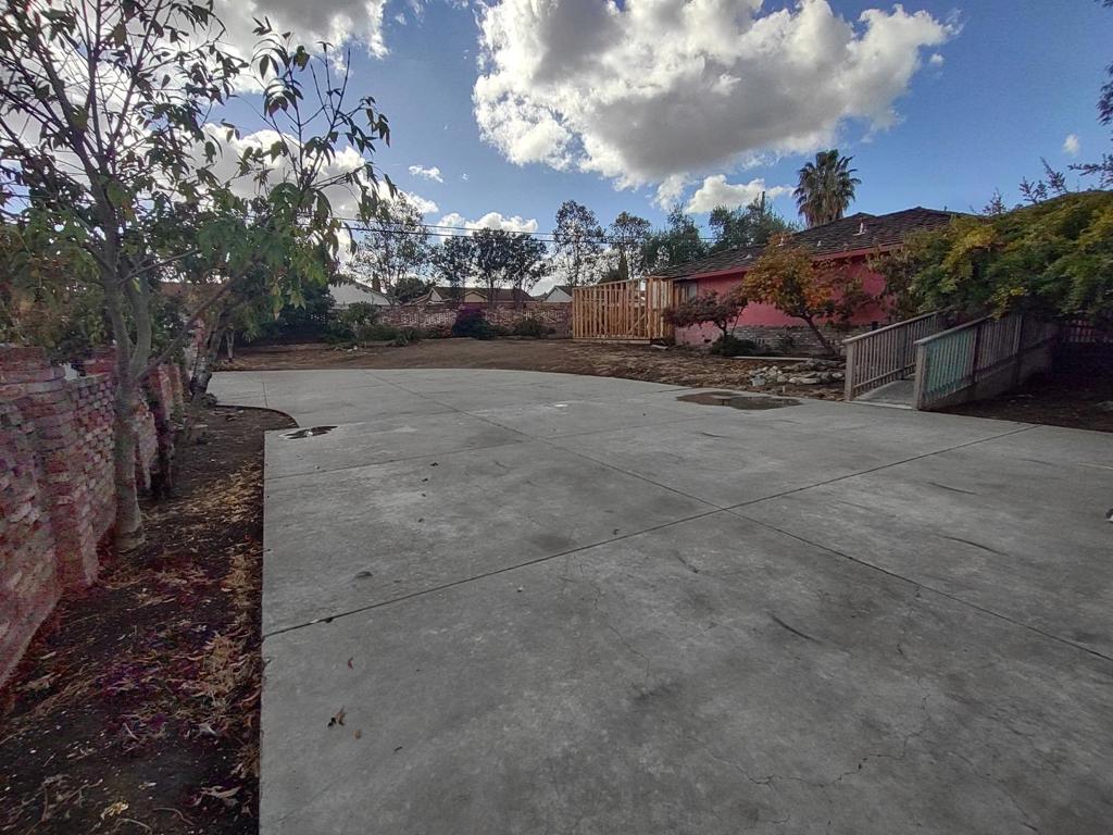 1670 Hillcrest Road Property Photo 2