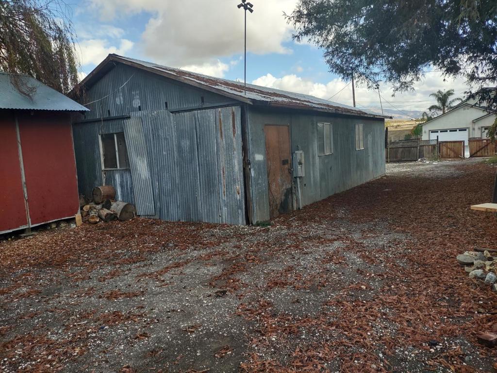 1670 Hillcrest Road Property Photo 3