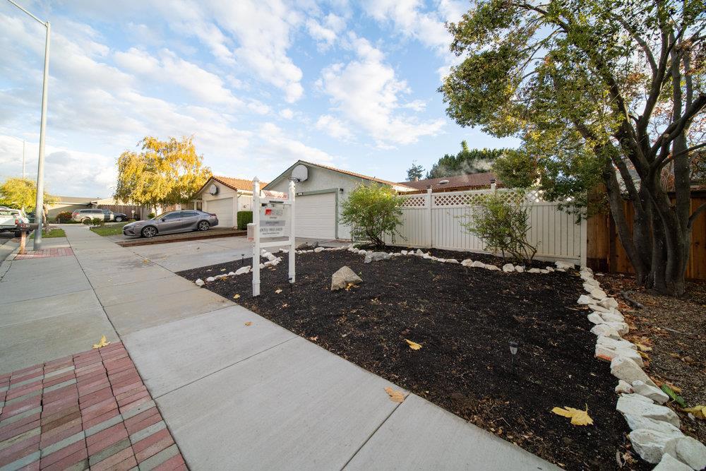 945 Matador Drive Property Photo 3