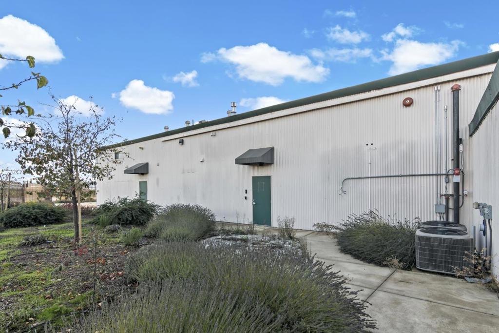101 Airport Road Property Photo 17