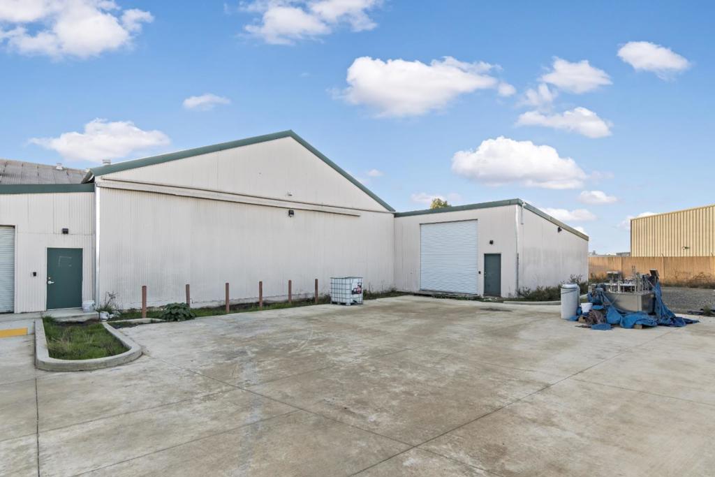 101 Airport Road Property Photo 18