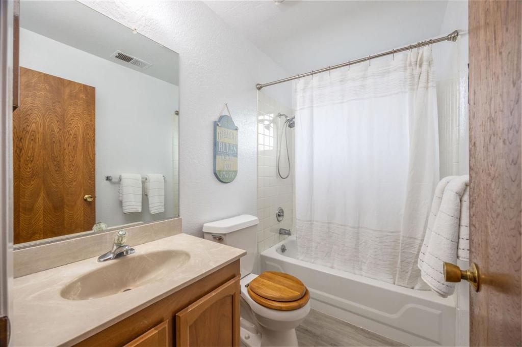 Spruce Street Property Photo 29