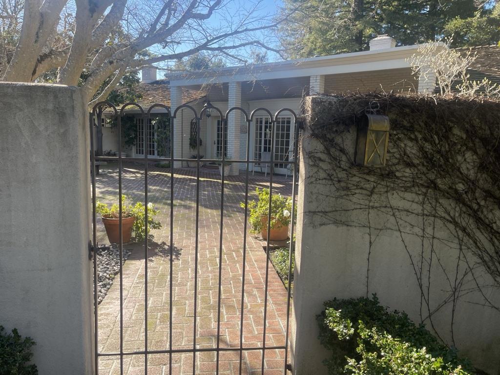 9 Betty Lane Property Photo 1