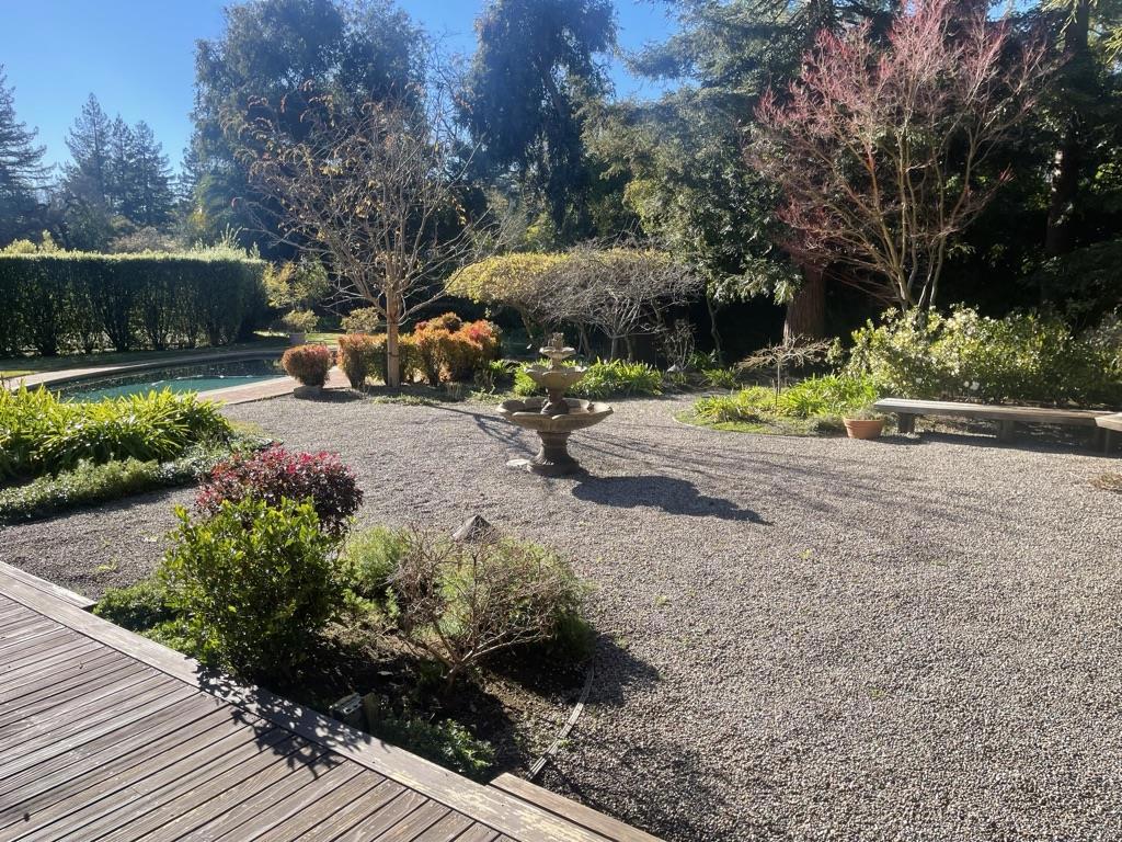 9 Betty Lane Property Photo 2