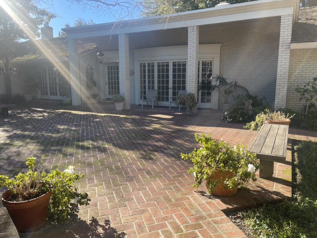 9 Betty Lane Property Photo 5