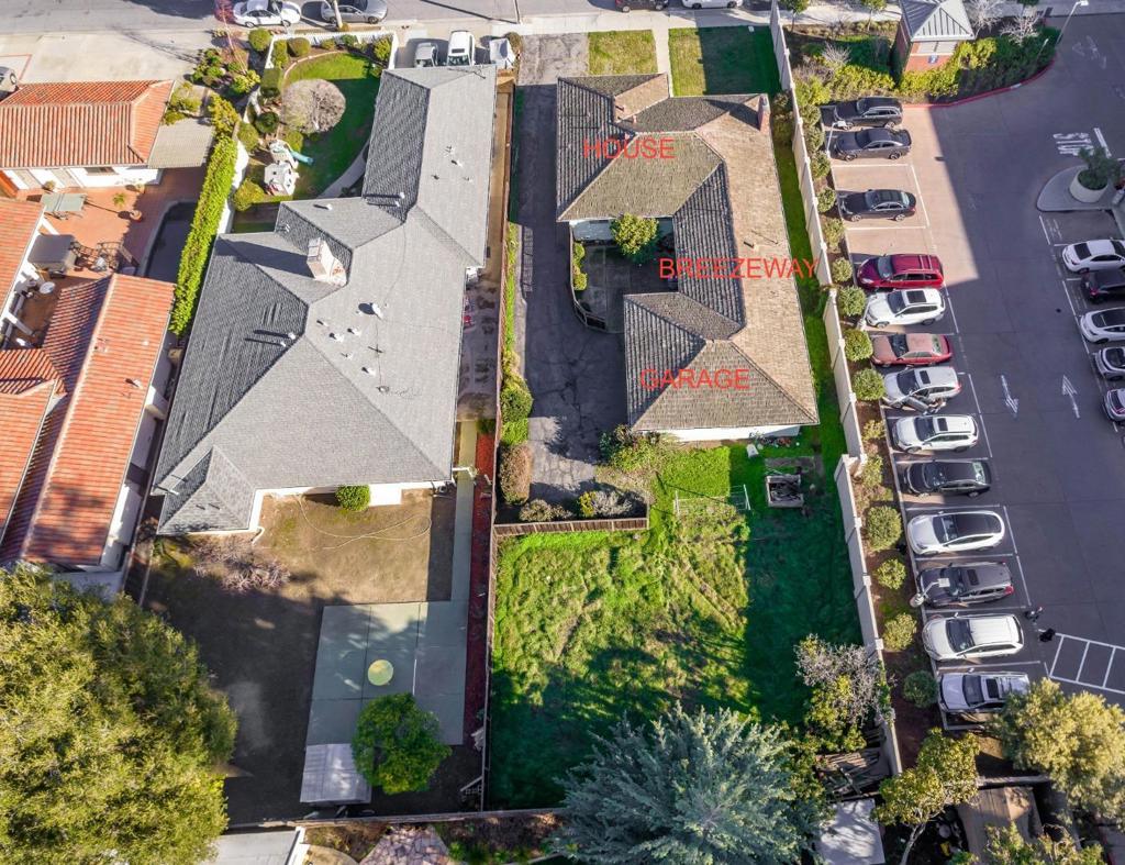 541 S Bayview Avenue Property Photo 3