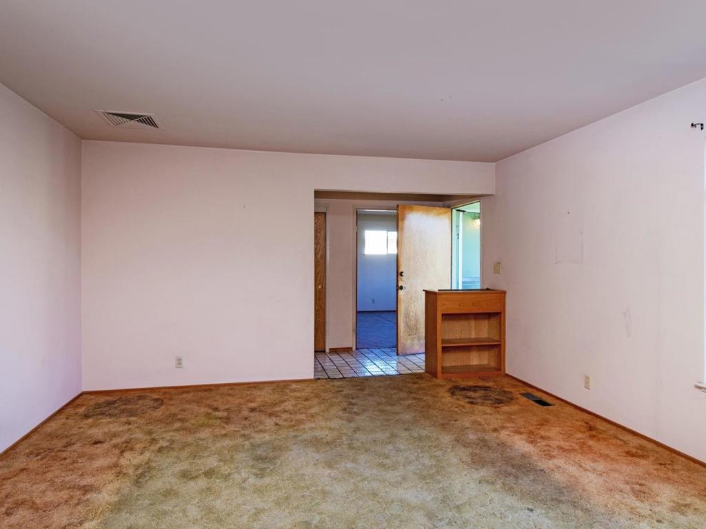 541 S Bayview Avenue Property Photo 8